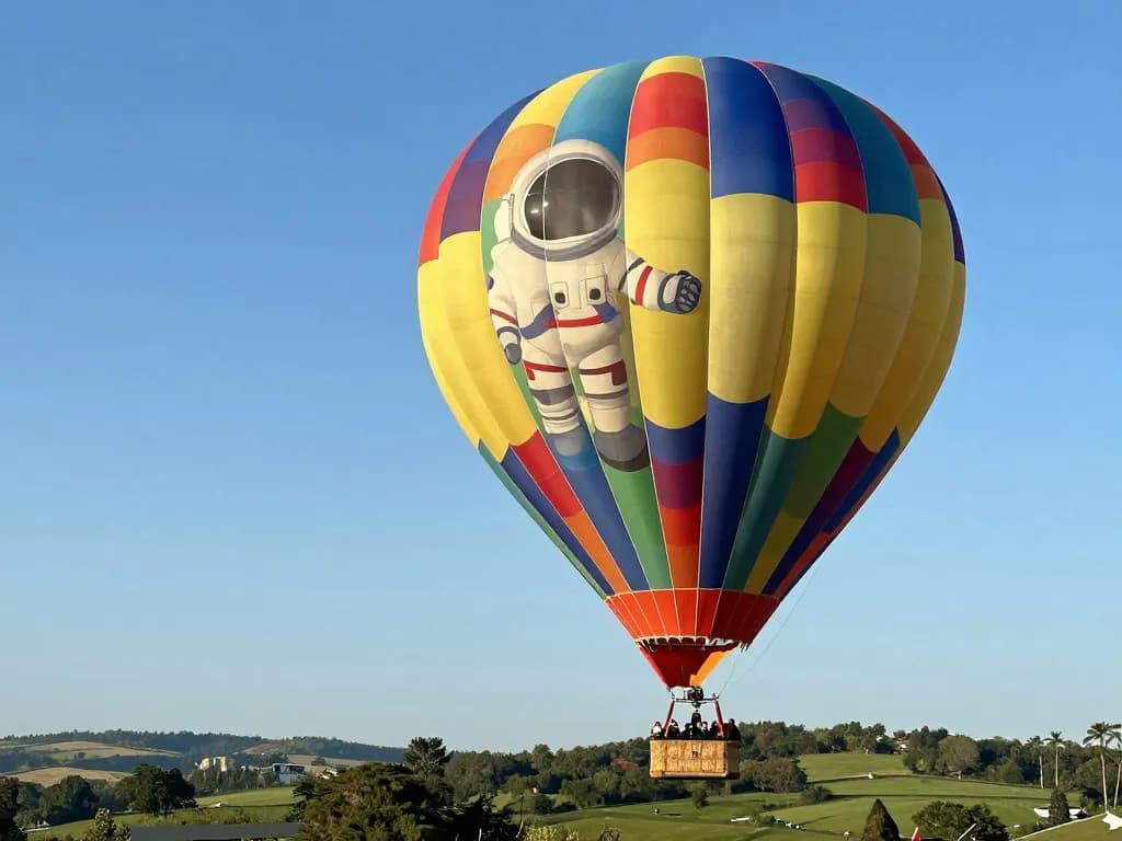IDNSCORE hot air balloon ride offers breathtaking views and thrilling adventure in the sky